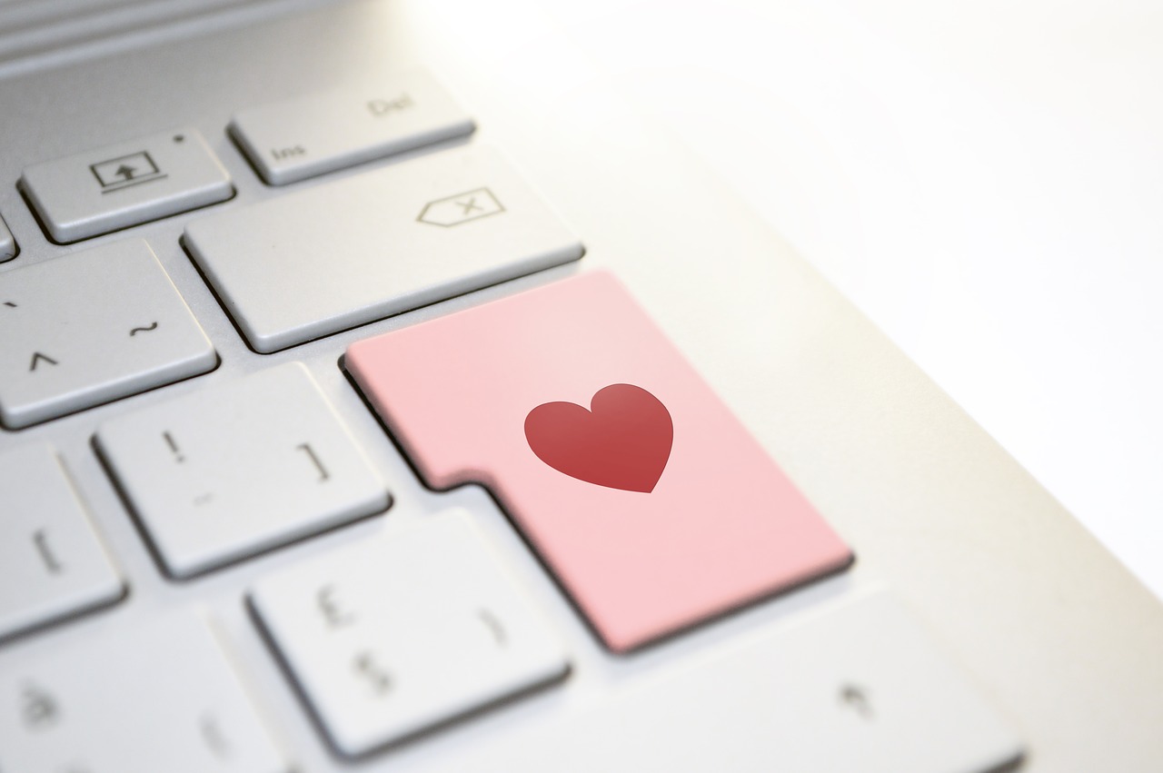 Lohan Desnudo Lookalike Cupid Heart Dating Online